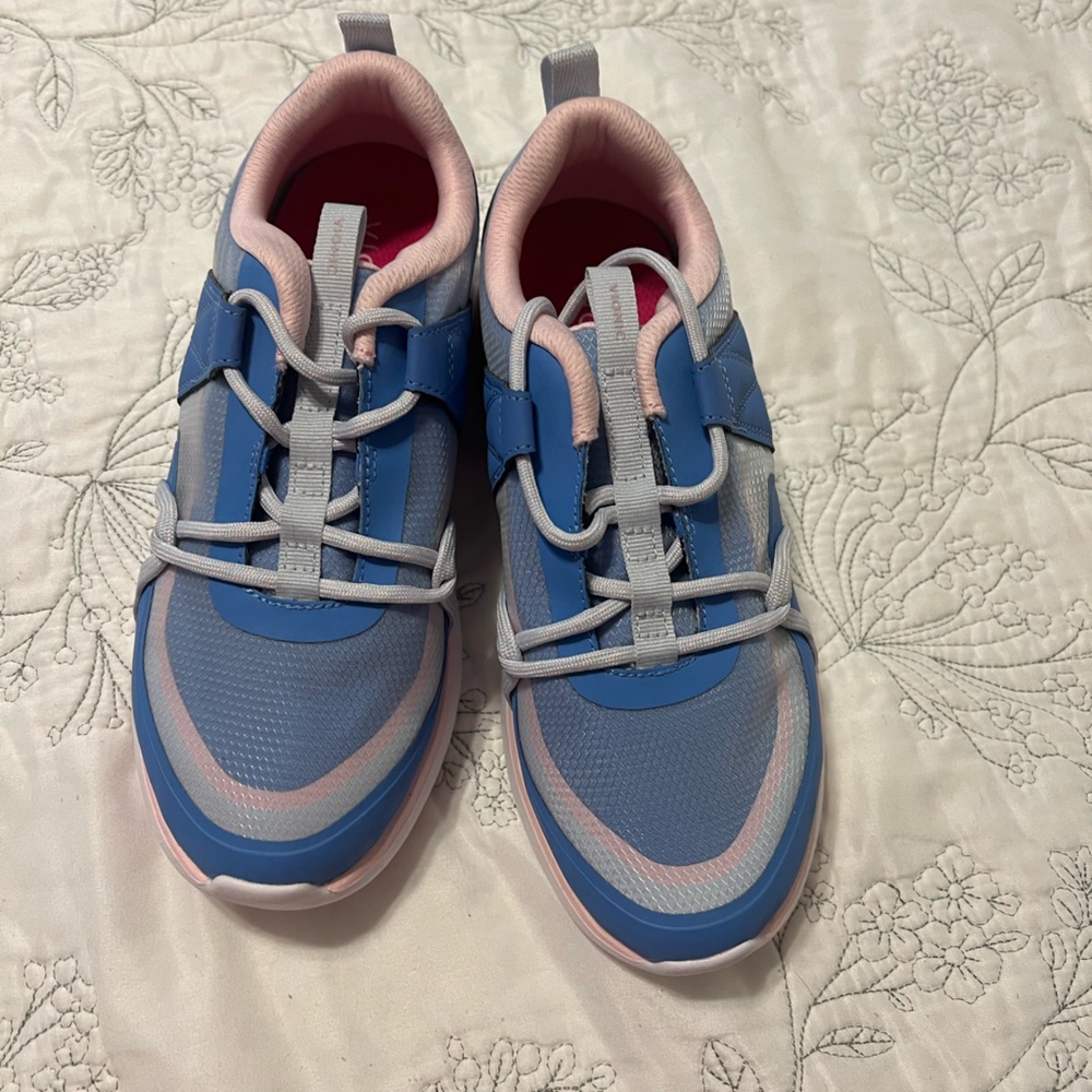 Adorable Vionic Sneakers